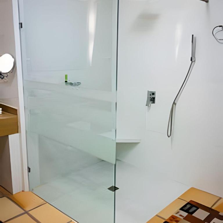 El Solaz Suites By Honnor Living - Deluxe King Suite - 6