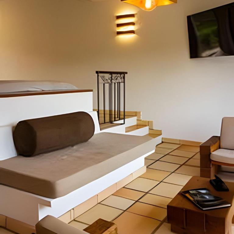 El Solaz Suites By Honnor Living - Deluxe King Suite - 30