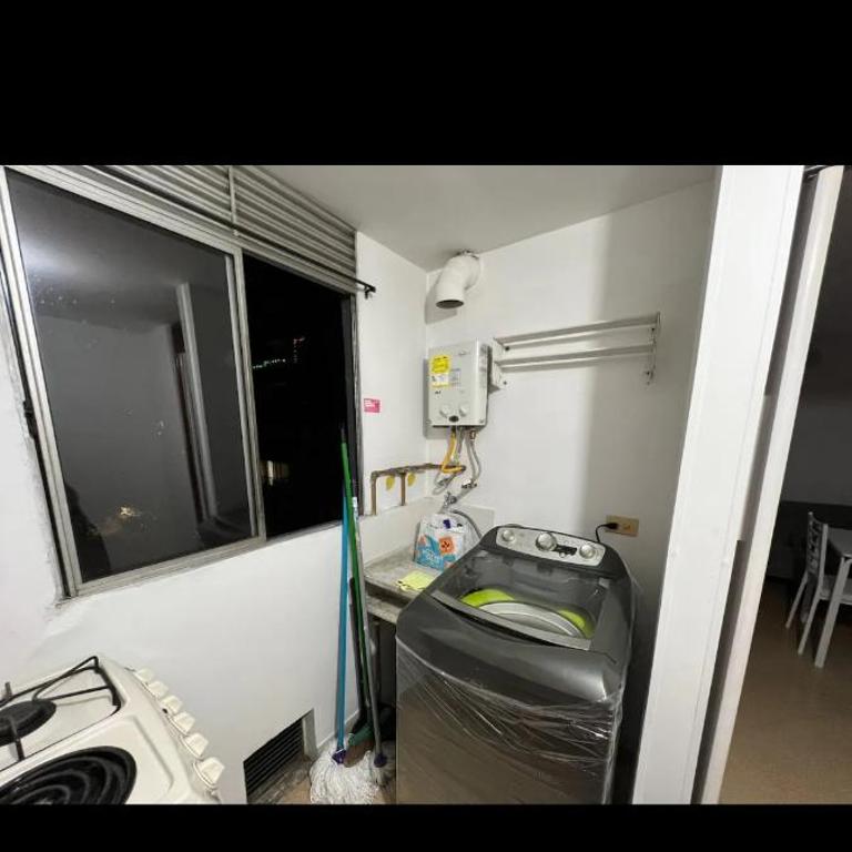 Apartamento en excelente ubicación en el Poblado para renta con estadía mínima de 1 mes - Two-Bedroom Apartment - 5