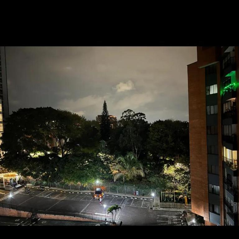 Apartamento en excelente ubicación en el Poblado para renta con estadía mínima de 1 mes - Two-Bedroom Apartment - 1
