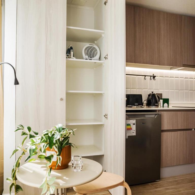 Modern Chic Studio Metro Nunoa Urban Lifestyle - Studio - 16