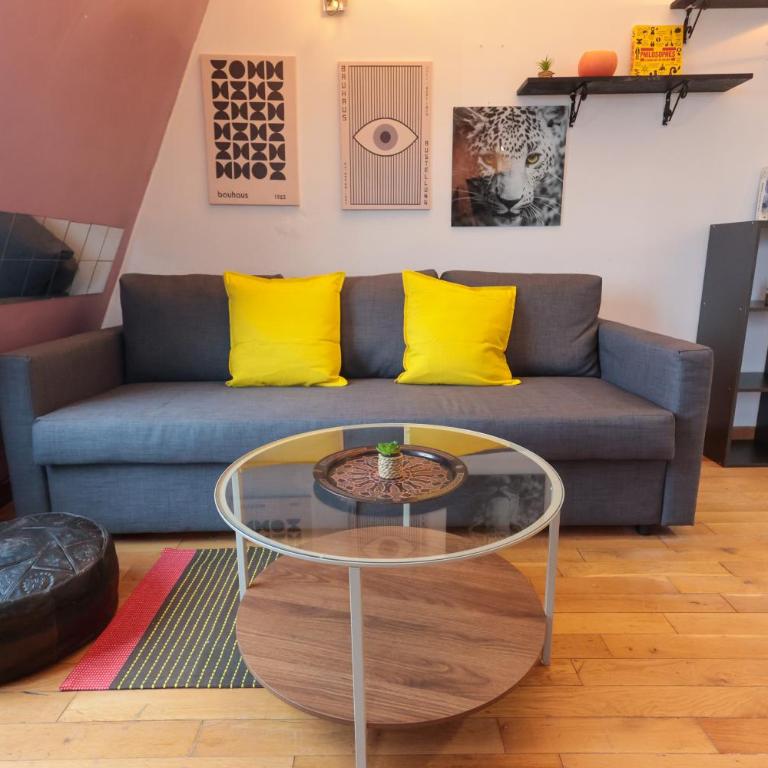 APPARTEMENT CHALEUREUX ARTISTIQUE QUARTIER GARE DU NORD - GARE DE L'EST et GRANDS BOULEVARDS - Appartement 1 Chambre - 4