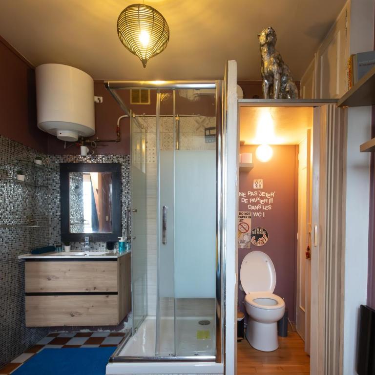 APPARTEMENT CHALEUREUX ARTISTIQUE QUARTIER GARE DU NORD - GARE DE L'EST et GRANDS BOULEVARDS - Appartement 1 Chambre - 24