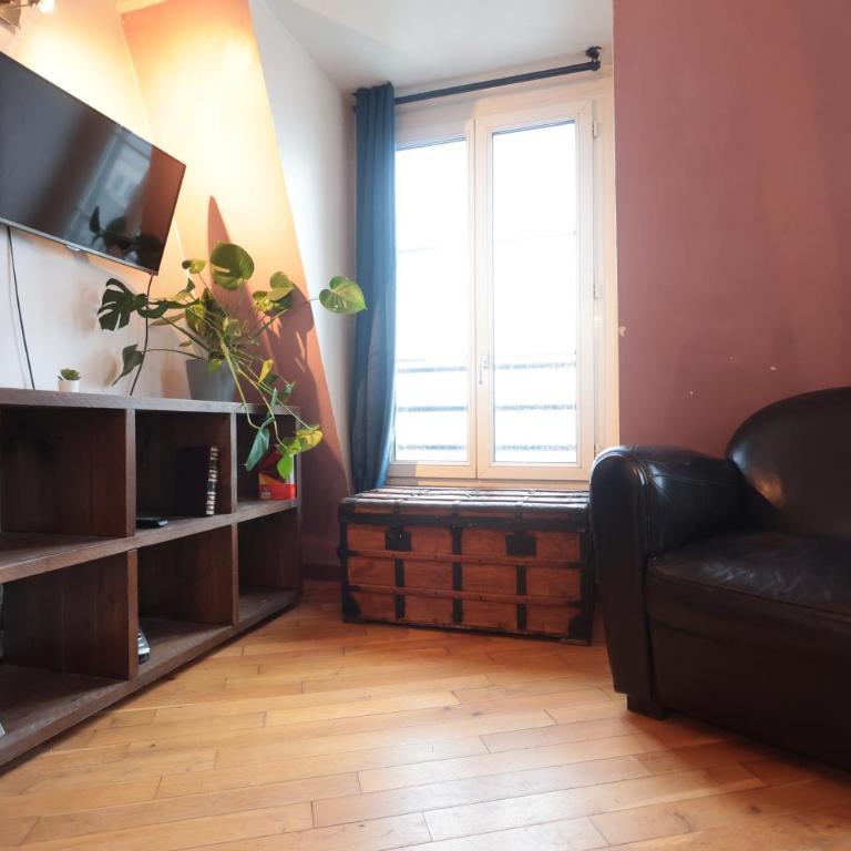 APPARTEMENT CHALEUREUX ARTISTIQUE QUARTIER GARE DU NORD - GARE DE L'EST et GRANDS BOULEVARDS - Appartement 1 Chambre - 25