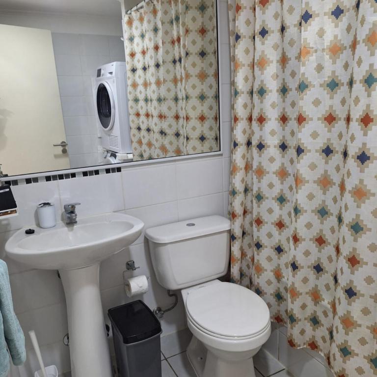 Departamento en La Serena a pasos del Faro y la playa, cercano a supermercados, con excelente ubicación y completamente equipado - Three-Bedroom Apartment - 12