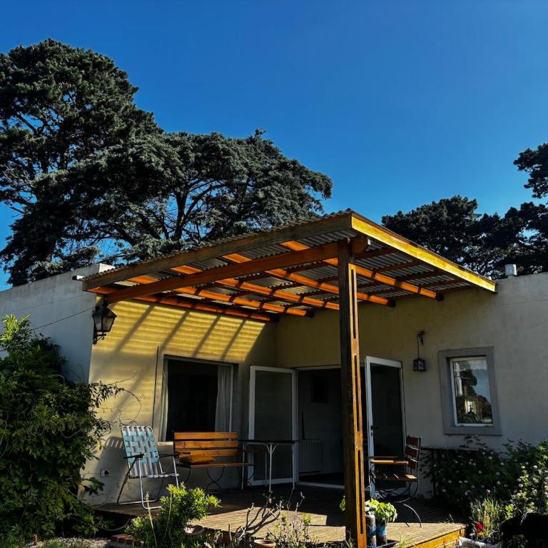 Chalet con amplio parque en Acantilados - Two-Bedroom House - 1