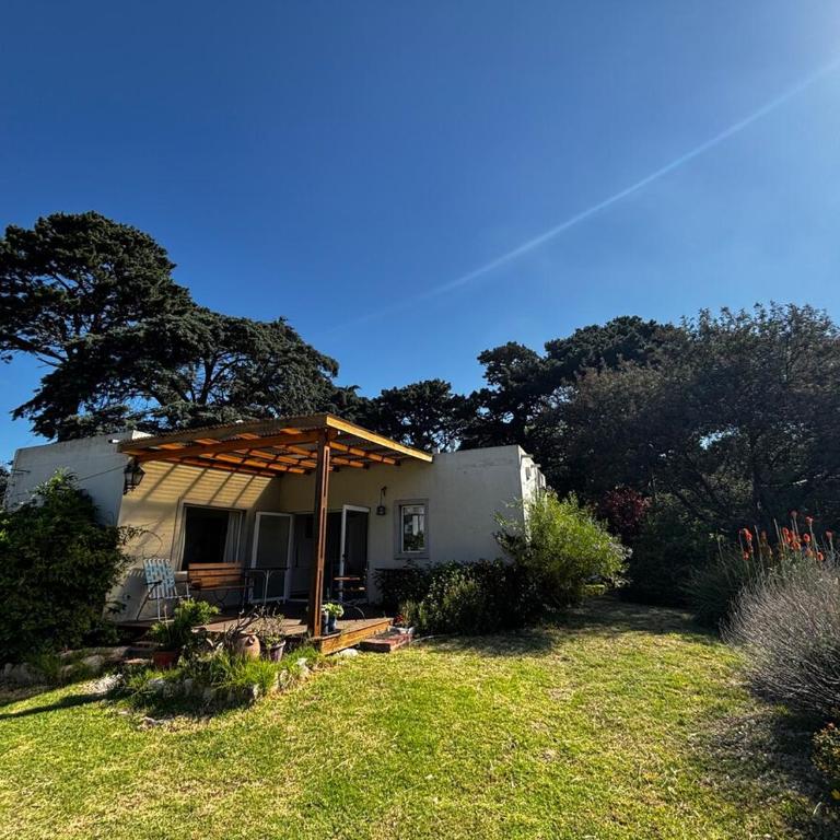 Chalet con amplio parque en Acantilados - Two-Bedroom House - 4