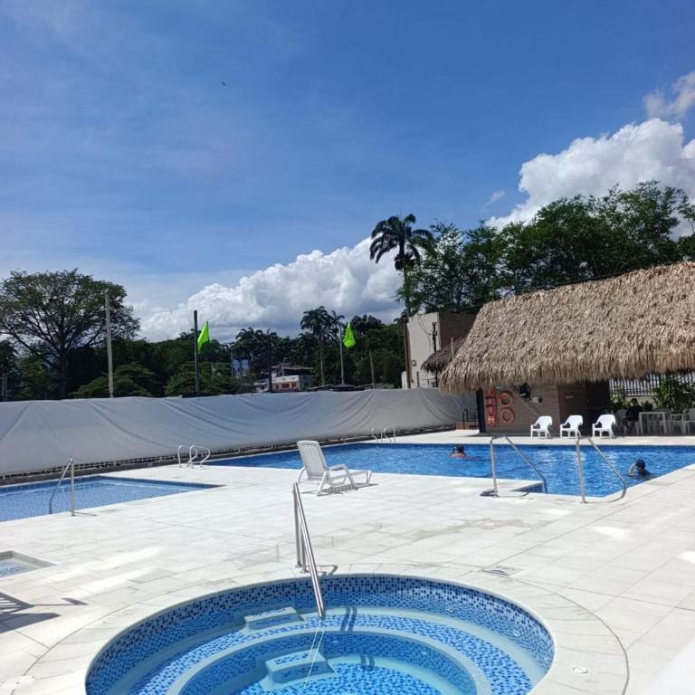 2 Piscinas en condominio y BBQ privado - Three-Bedroom Apartment - 16