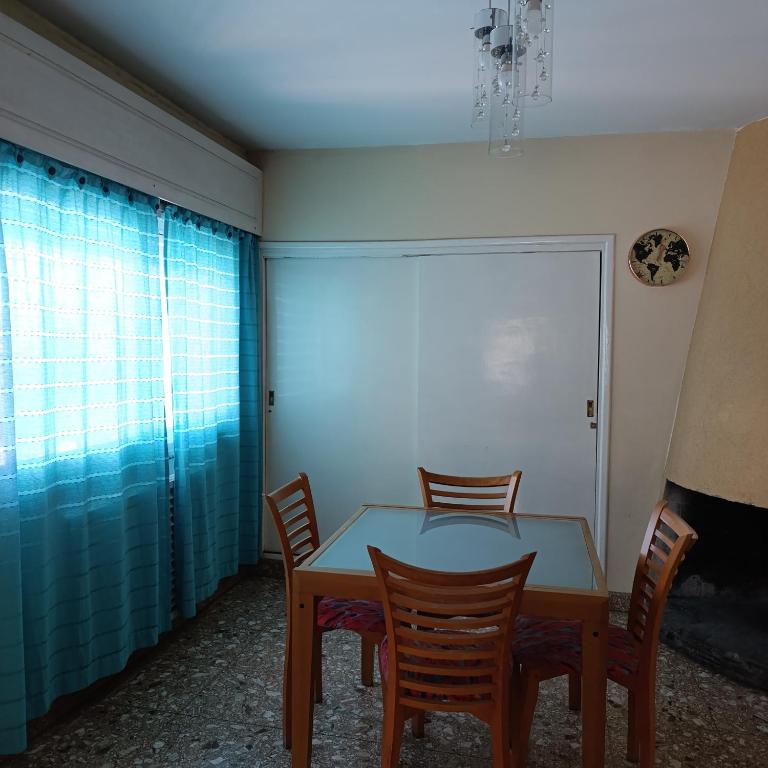 Alquiler temporal Casa céntrica - Three-Bedroom Home - 3