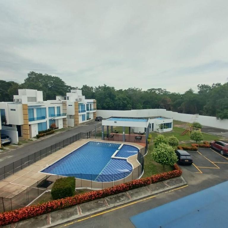 Hermosa casa en Girardot - Casa de 5 dormitorios - 24