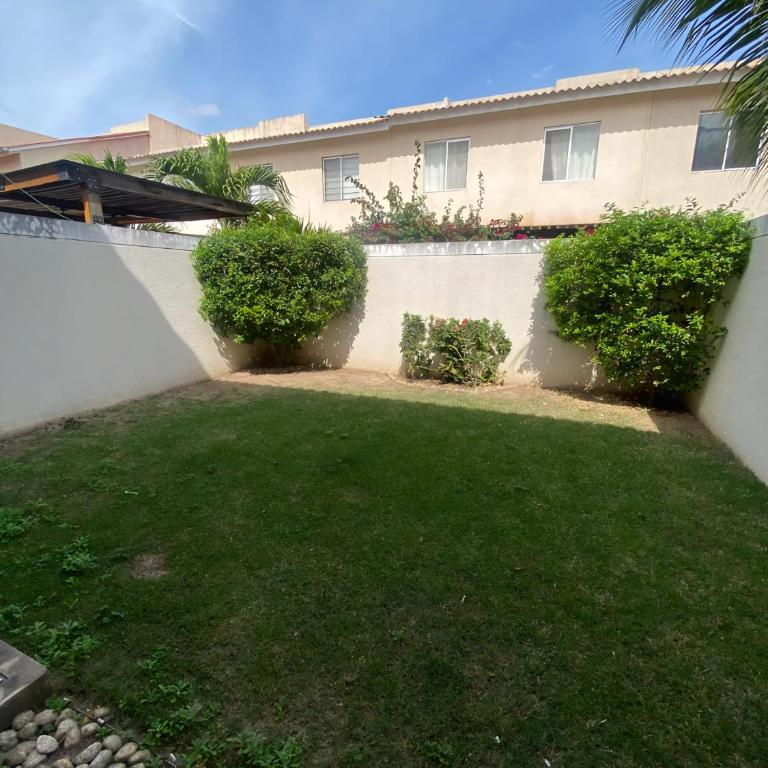 Acogedora casa - Three-Bedroom House - 3