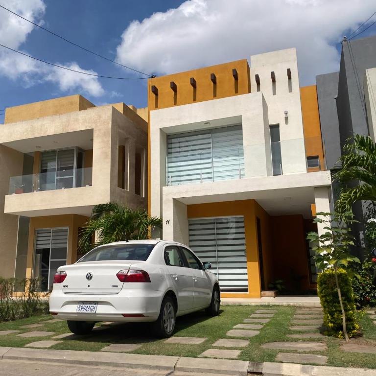 Acogedora casa - Three-Bedroom House - 10