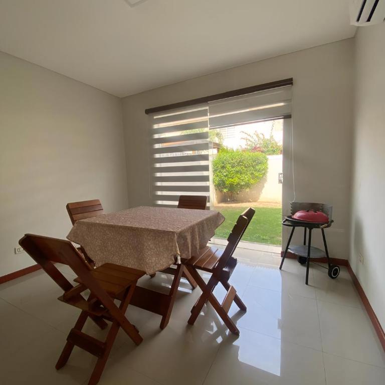 Acogedora casa - Three-Bedroom House - 12