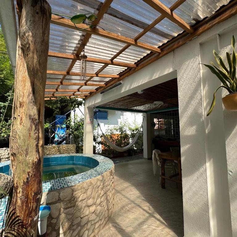 Cabaña privada con Jacuzzi a solo un minuto de la playa - One-Bedroom House - 17