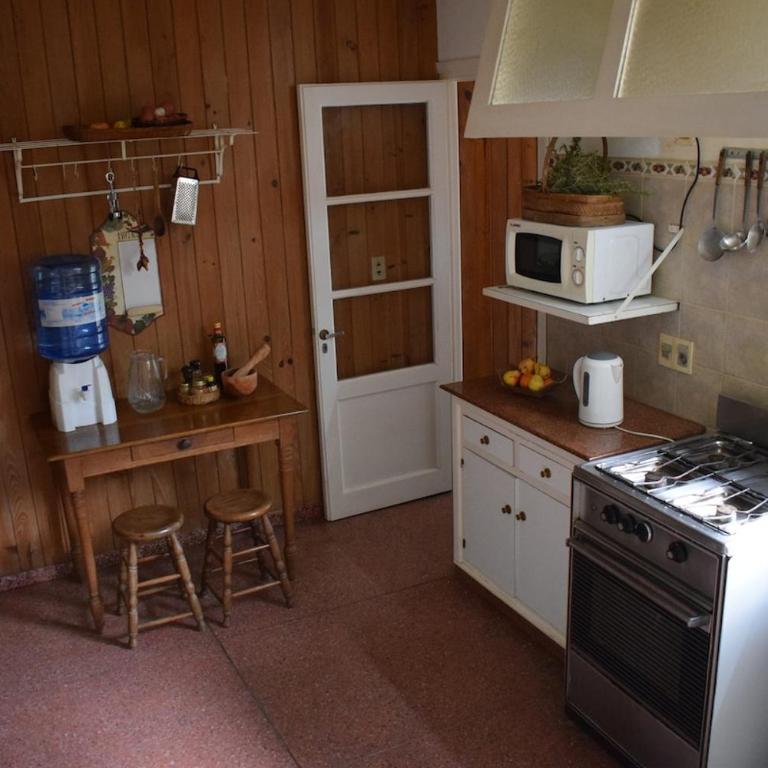 Family home in Las Delicias, garden and barbecue - Casa de 4 dormitorios - 55