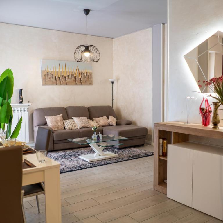 Modern Family Apartment Near the Hospital, Netflix & Free Wi-Fi - Two-Bedroom Apartment - 2