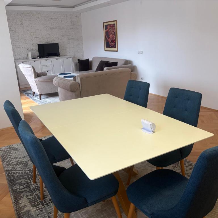 Grand suite - One-Bedroom Apartment - 10