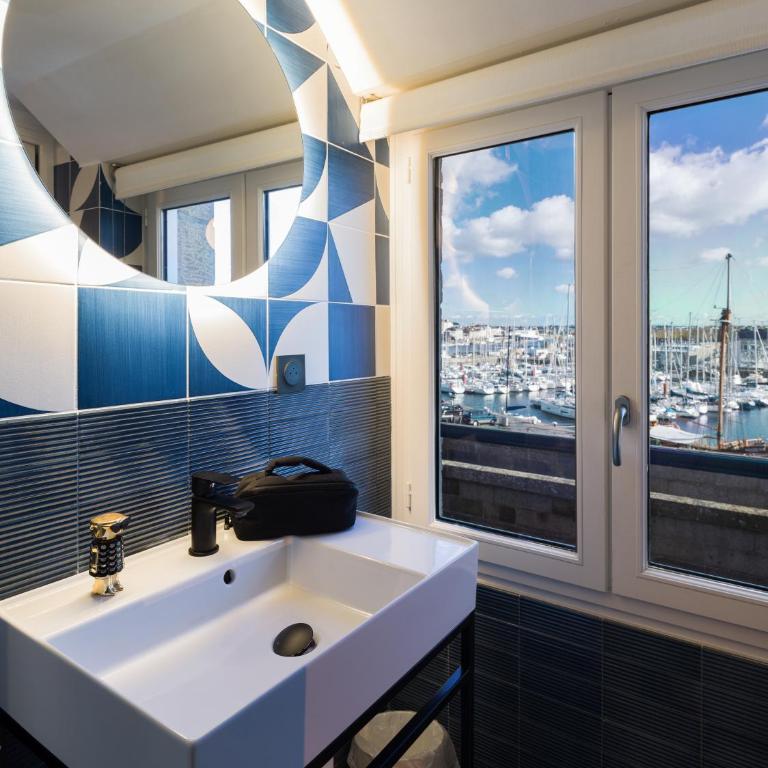 ibis Styles Saint Malo Centre Historique - Chambre Lits Jumeaux - Vue sur Port - 5
