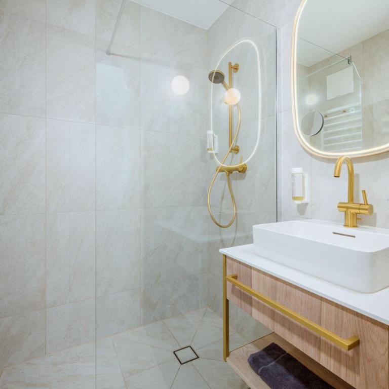 Crystls Aparthotel - Apartment Saphir - 4