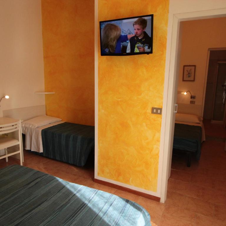 Hotel Nuova Graziosa - Quadruple Room - 2