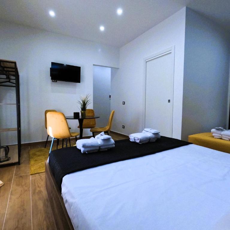 BlackWoody Contemporary Rooms - Napoli Centro Storico - Camera Quadrupla Superior - 9
