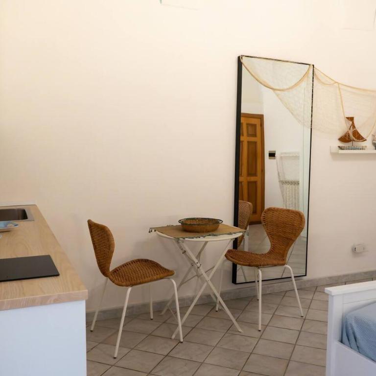 Lungomare Vico 17 - One-Bedroom Apartment - 8