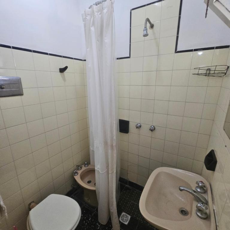 Departamento dos dormitorios 81 y 6 - Two-Bedroom Apartment - 4