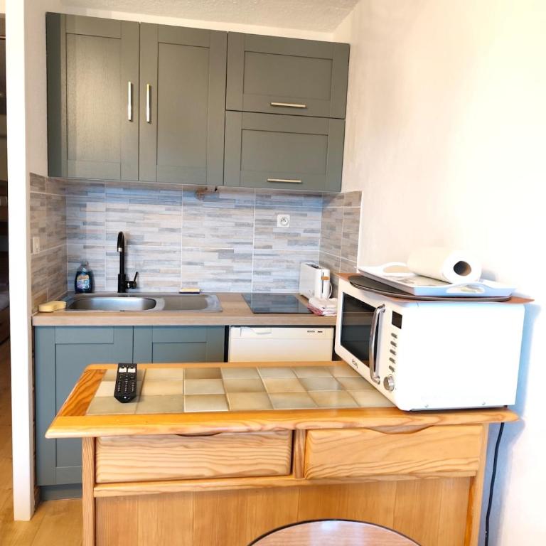 Le Nid d'Amélie Studio 4 people mountain view - Appartement - Vue sur Jardin - 9