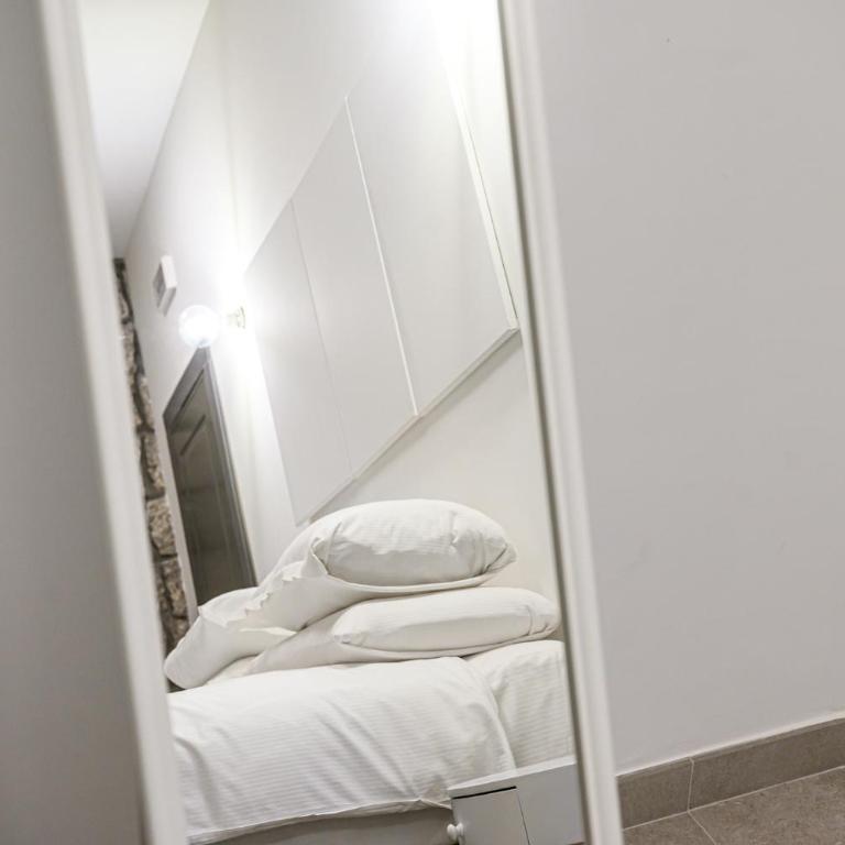 Basco Guest House - Camera Matrimoniale - 10