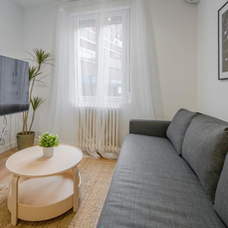 Retiro con parking para 4, vive la Latina - One-Bedroom Apartment - 1