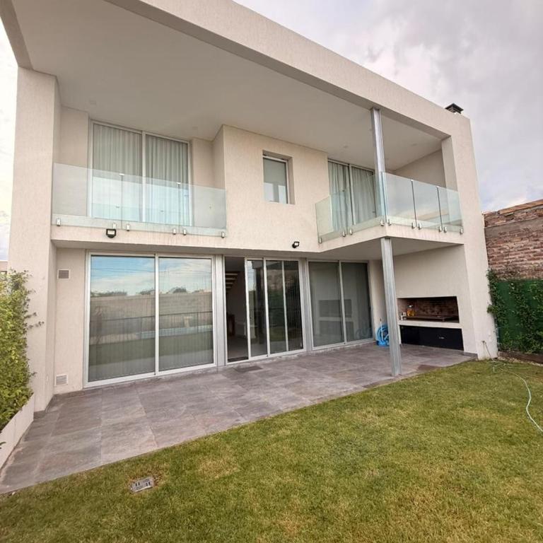 Casa con pileta y jacuzzi en Lujan de Cuyo, Mendoza - Casa de 2 dormitorios - 11