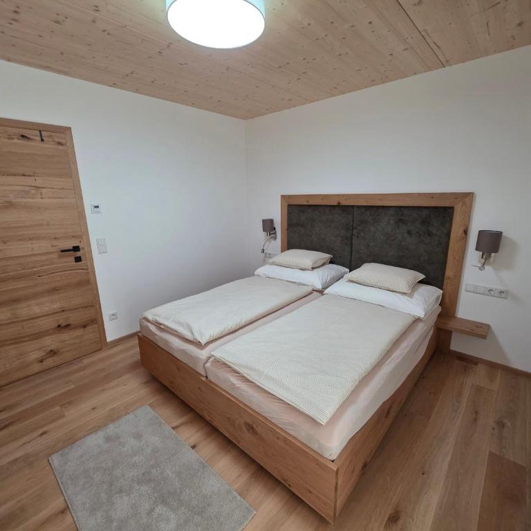 Ferienwohnungen Unterdürmoos Apartments mit Chalet-Charme auf 1050 m , Alleinlage - Apartment mit 1 Schlafzimmer, Balkon und Bergblick - 5