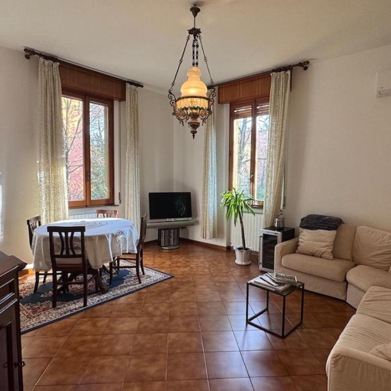 Tamburini 38 Vintage Apartment Near City Center, Parking Included - Appartamento Familiare con 2 Camere da Letto - 1