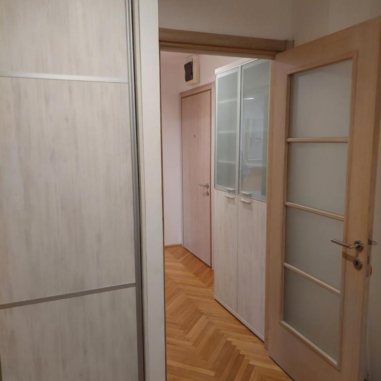 Jana's - One-Bedroom Apartment - 6