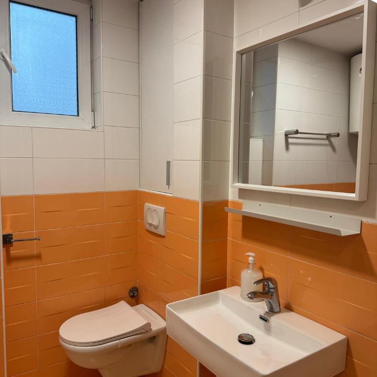 Jana's - One-Bedroom Apartment - 8