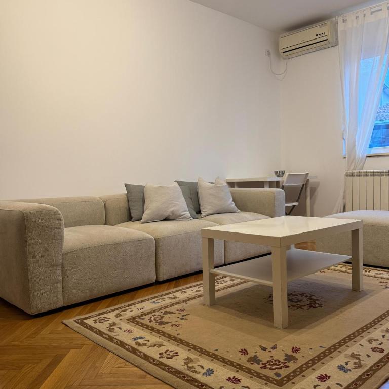 Jana's - One-Bedroom Apartment - 11