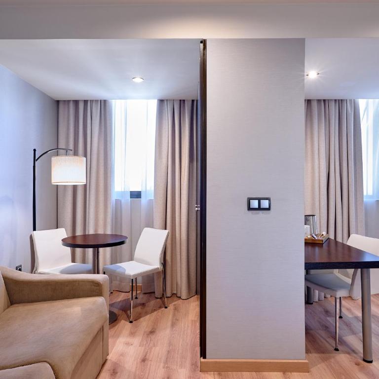 Turia Granada - Deluxe Room with Hot Tub - 1