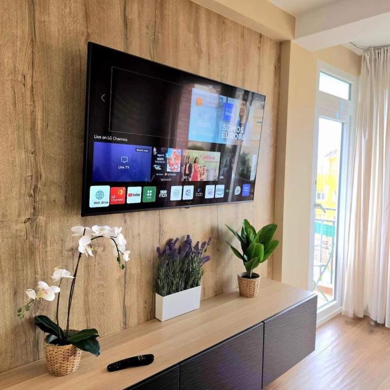 Infinity Torremolinos Spacious 2 Bedroom, 2 Bathroom Apartment by NAMASTE ELITE - Two-Bedroom Apartment - 3