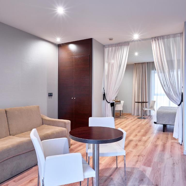 Turia Granada - Deluxe Junior Suite with Hot Tub - 4