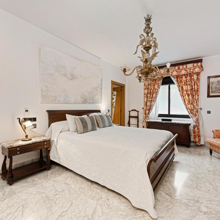 Beachside Villa in Puerto Marina, Benalmádena - Villa - 36