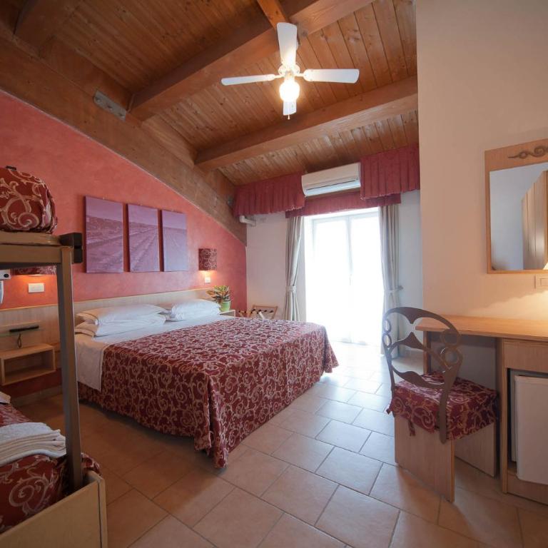 Hotel Derby - Quadruple Room - 4
