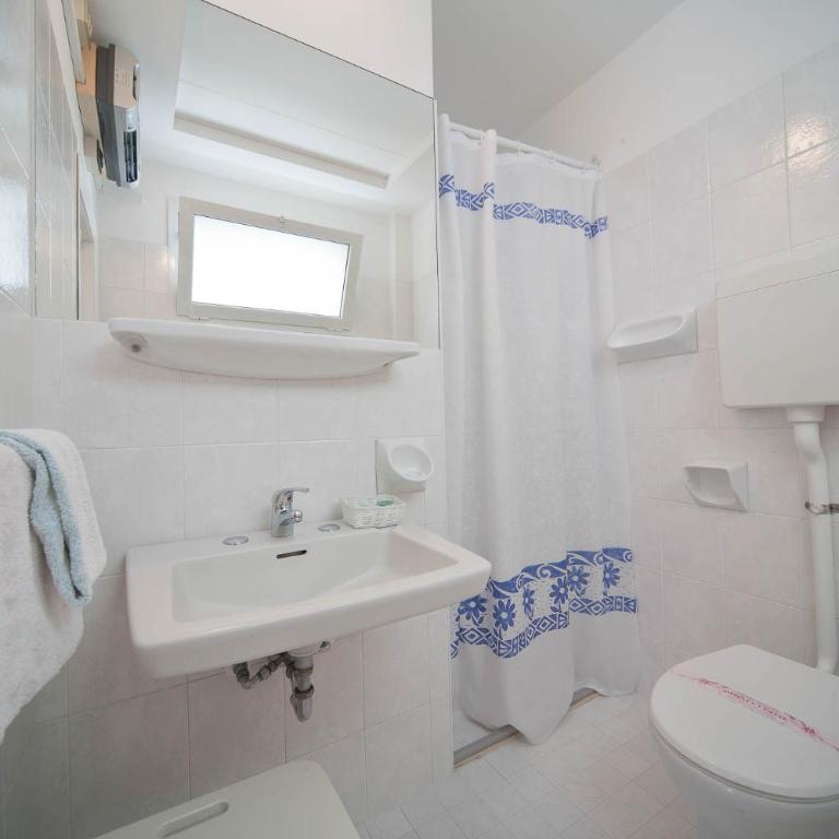 Hotel Derby - Quadruple Room - 5