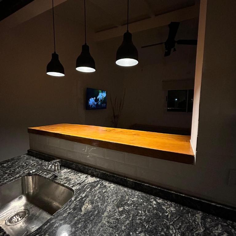 Disfruta casa de bosque a metros de AV San martin y minutos del lago - Casa de 2 dormitorios - 9