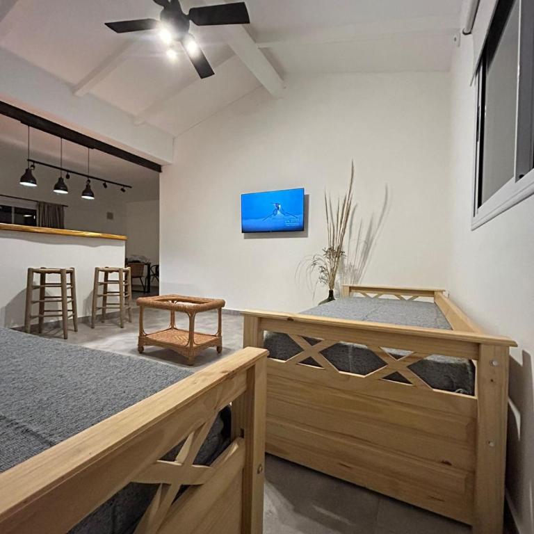 Disfruta casa de bosque a metros de AV San martin y minutos del lago - Casa de 2 dormitorios - 10