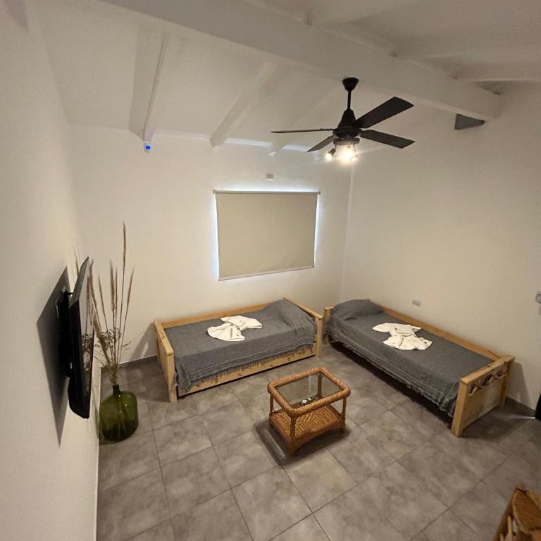 Disfruta casa de bosque a metros de AV San martin y minutos del lago - Casa de 2 dormitorios - 20
