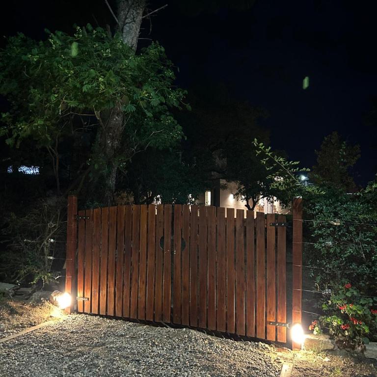 Disfruta casa de bosque a metros de AV San martin y minutos del lago - Casa de 2 dormitorios - 22