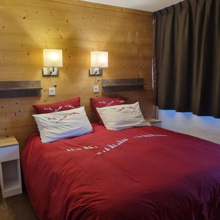 Grand appartement rénové centre station avec balcon - 14p, animaux admis - Five-Bedroom Apartment - 13