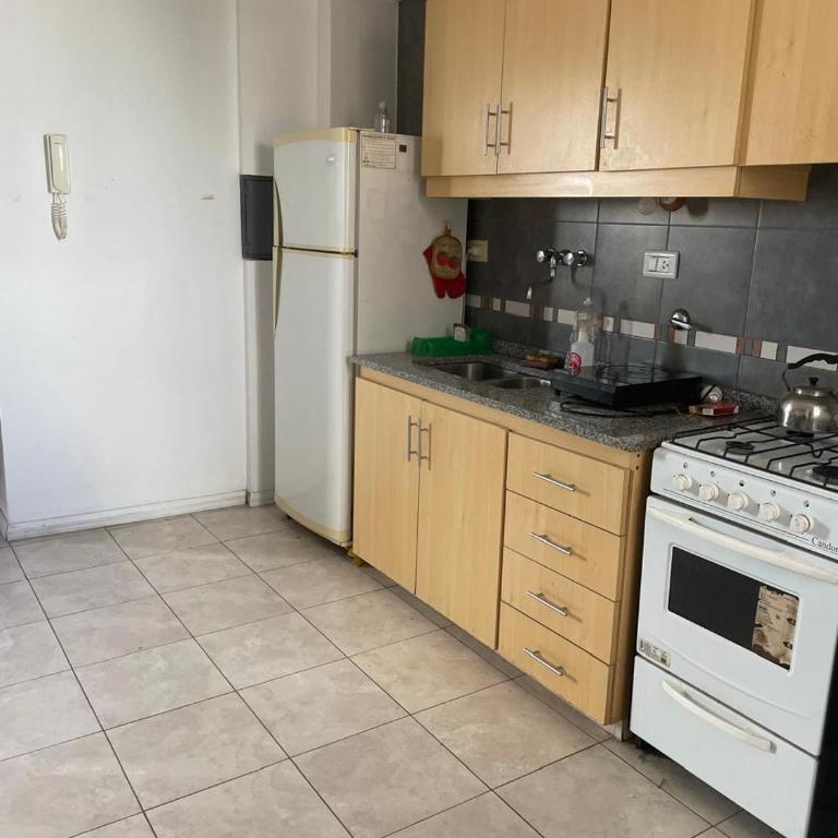 Depto con cochera de excelente ubicación - Apartamento de 1 dormitorio - 3