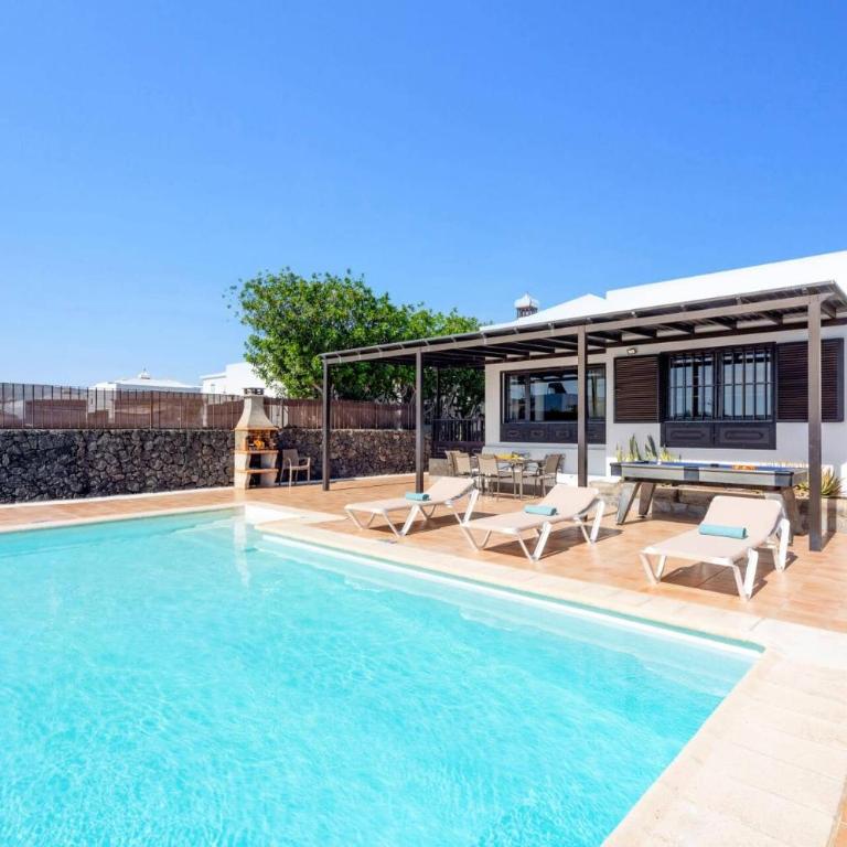Villa Nazaret by Villa Plus - Villa - 2