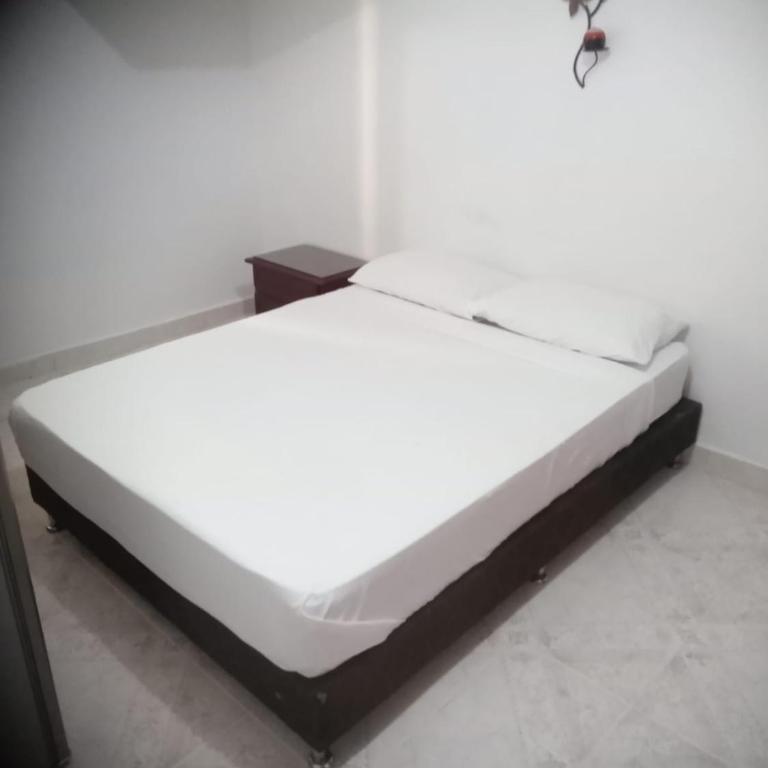 Habitación central con cama doble #1 - Standard Double Room with Shared Bathroom - 1